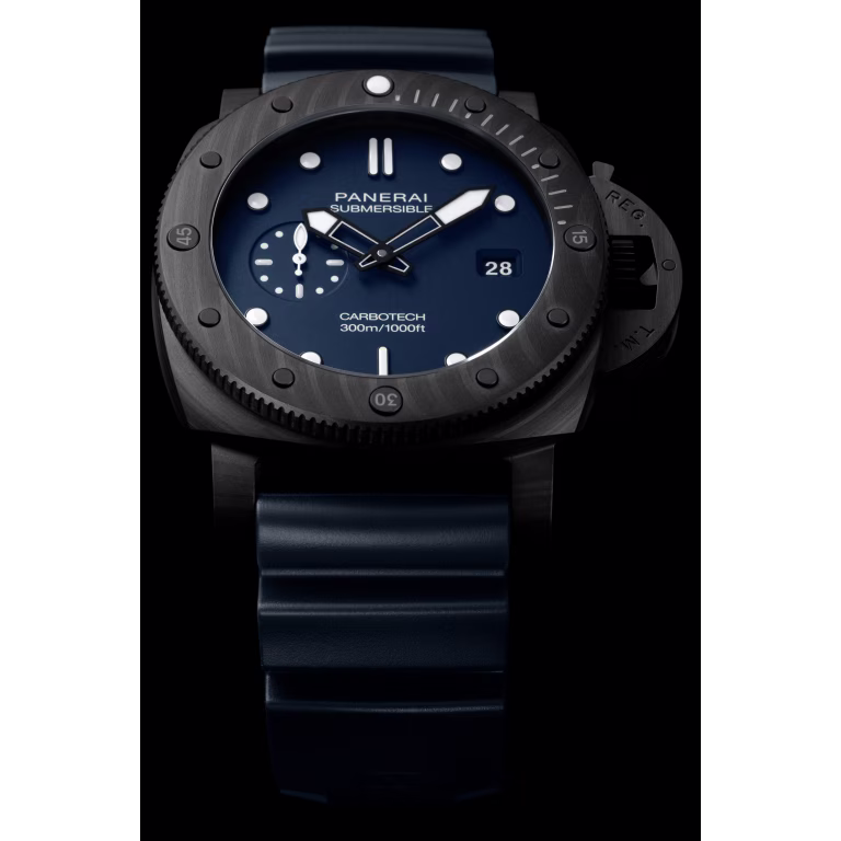 Picture of SUBMERSIBLE QUARANTAQUATTRO CARBOTECH™ BLU ABISSO - AUTOMATİC 44 MM
